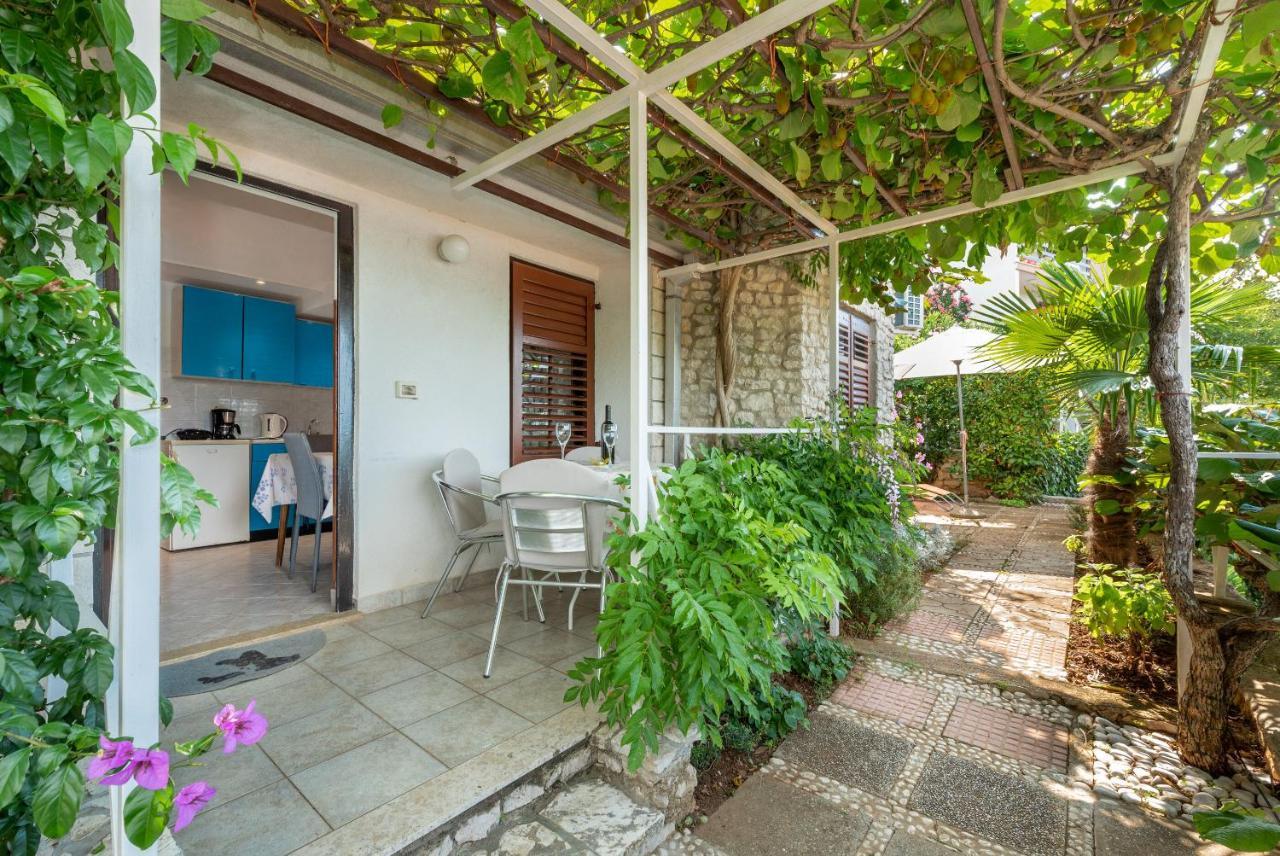 Apartments Mandica Rabac Exterior foto